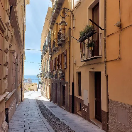 Elegante Dimora Nel Centro Storico Di Cagliari Apartment