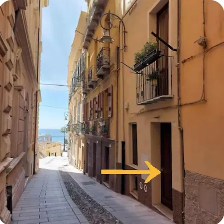 Elegante Dimora Nel Centro Storico Di Cagliari Appartement
